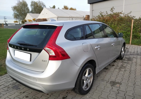 Volvo V60 cena 55000 przebieg: 64417, rok produkcji 2017 z Turek małe 154